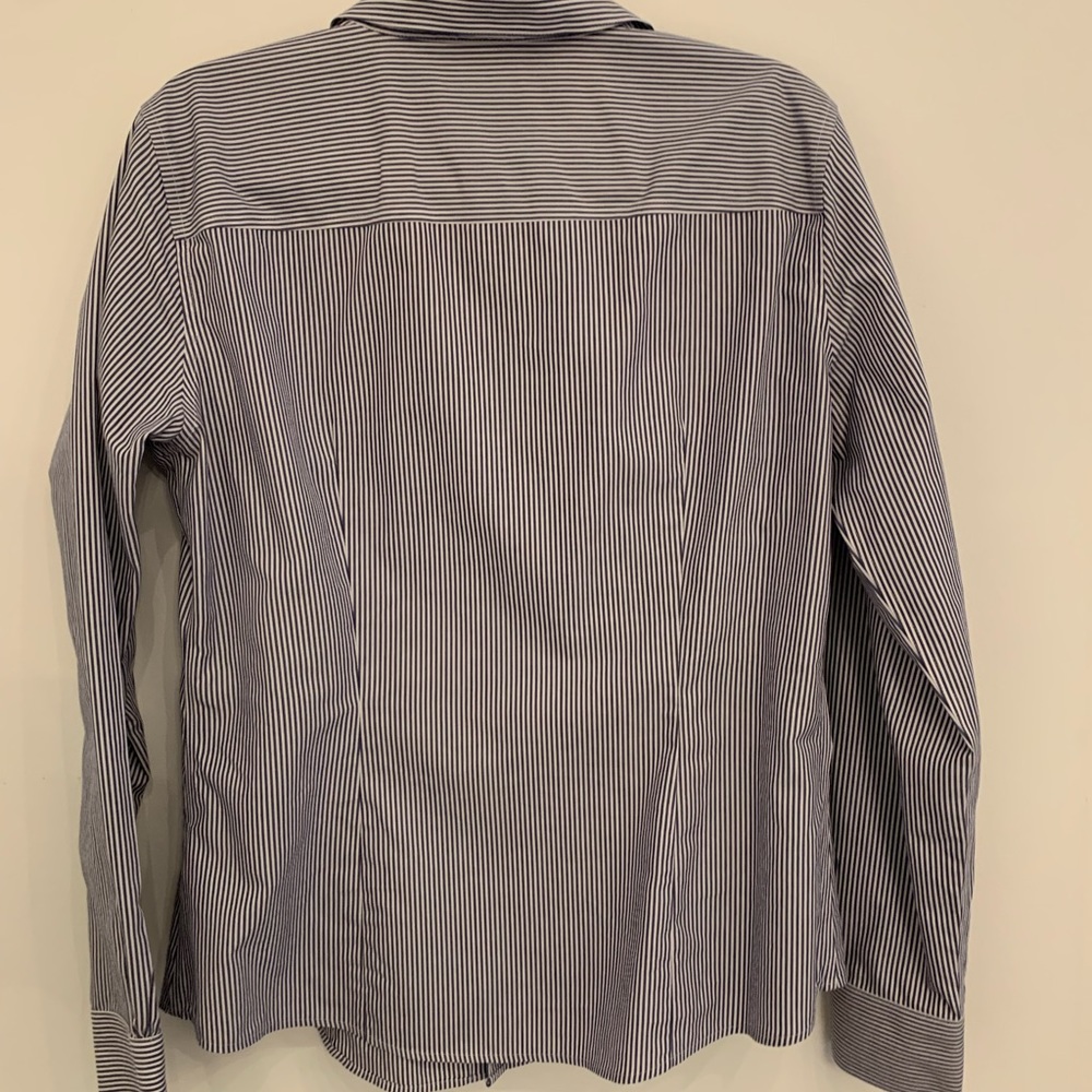 Fitted all cotton no iron women’s brooks brothers button down. worn >5 times.
